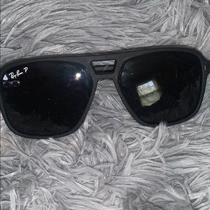 RAY BAN